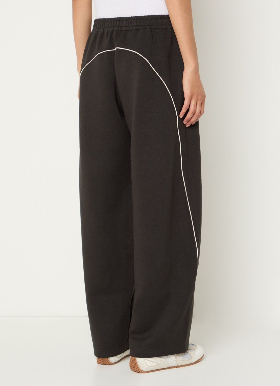 Bellerose Jelina high waist wide fit joggingbroek met steekzakken - achterkant 2 groen