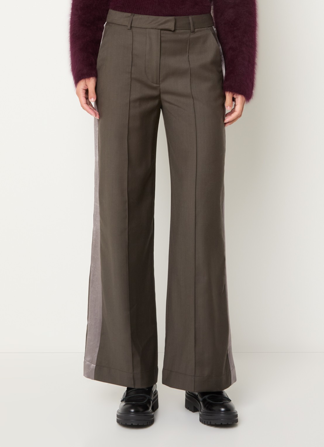 Bellerose Shine mid waist straight fit broek met steekzakken - detail 4 donkerbruin