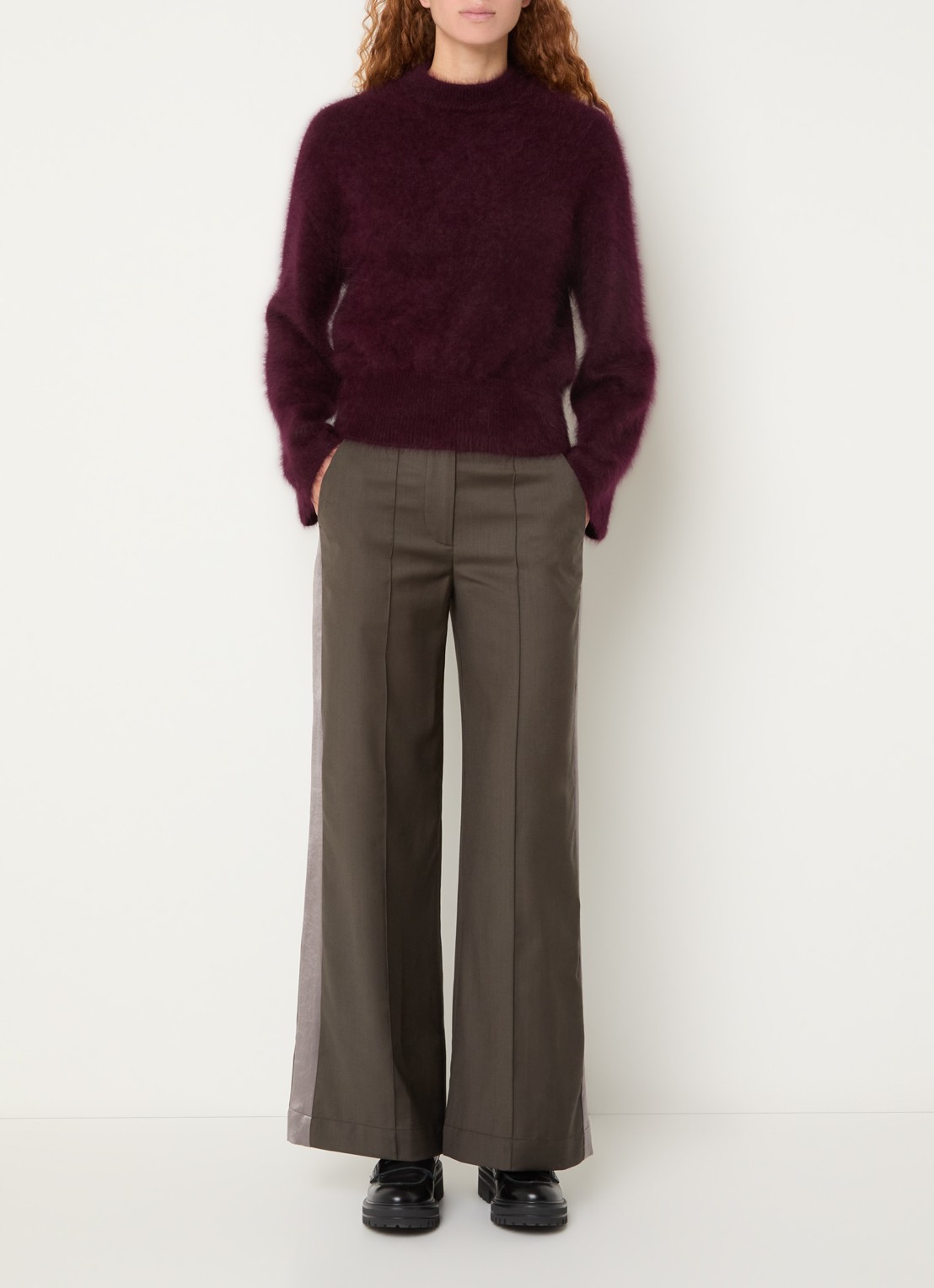 Bellerose Shine mid waist straight fit broek met steekzakken - voorkant 2 donkerbruin