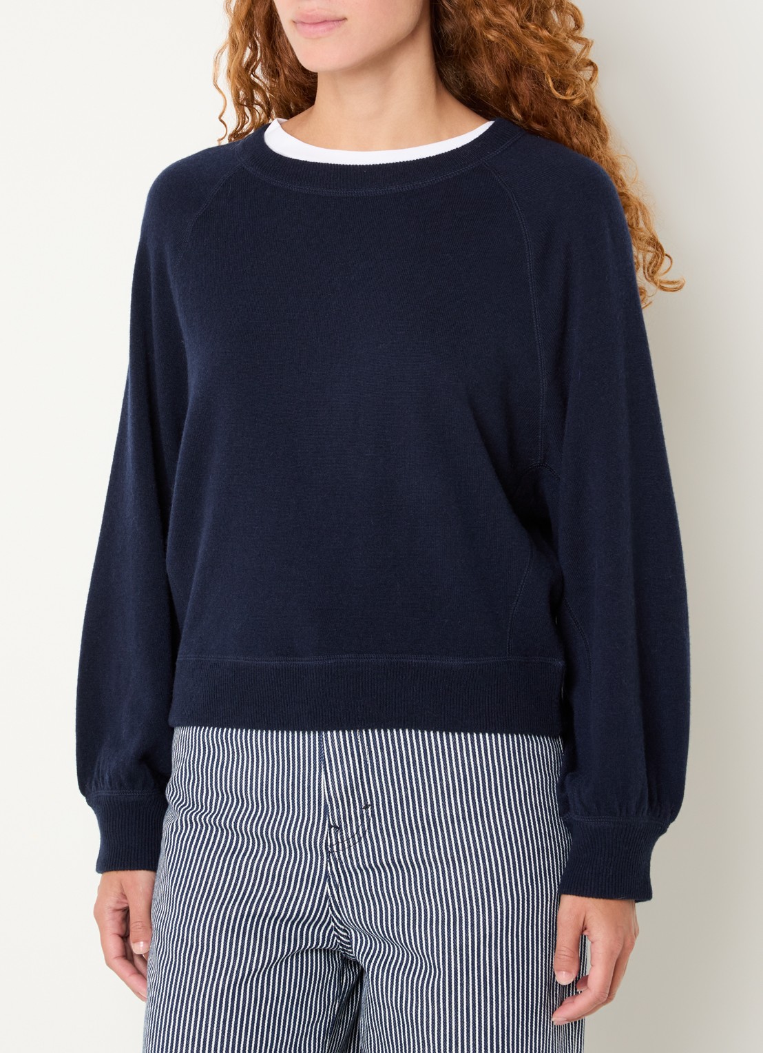 Bellerose Spanne fijngebreide trui in kasjmierblend met ronde hals - detail donkerblauw