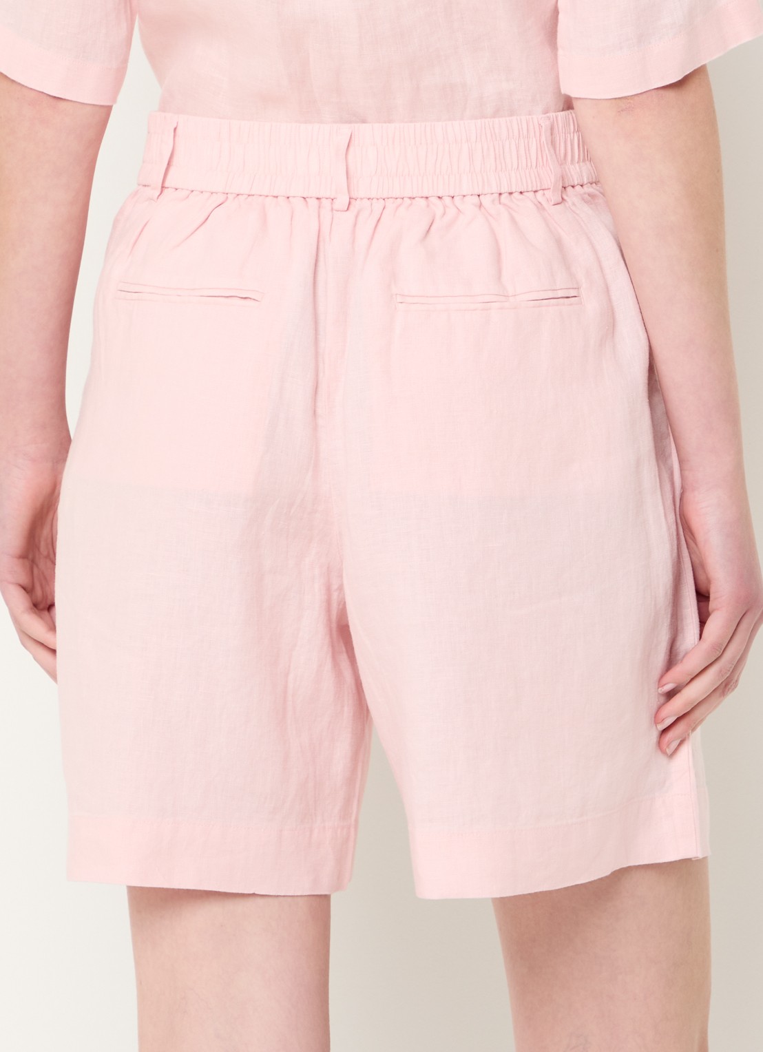 Benetton Bermuda high waist loose fit korte broek van linnen - achterkant lichtroze