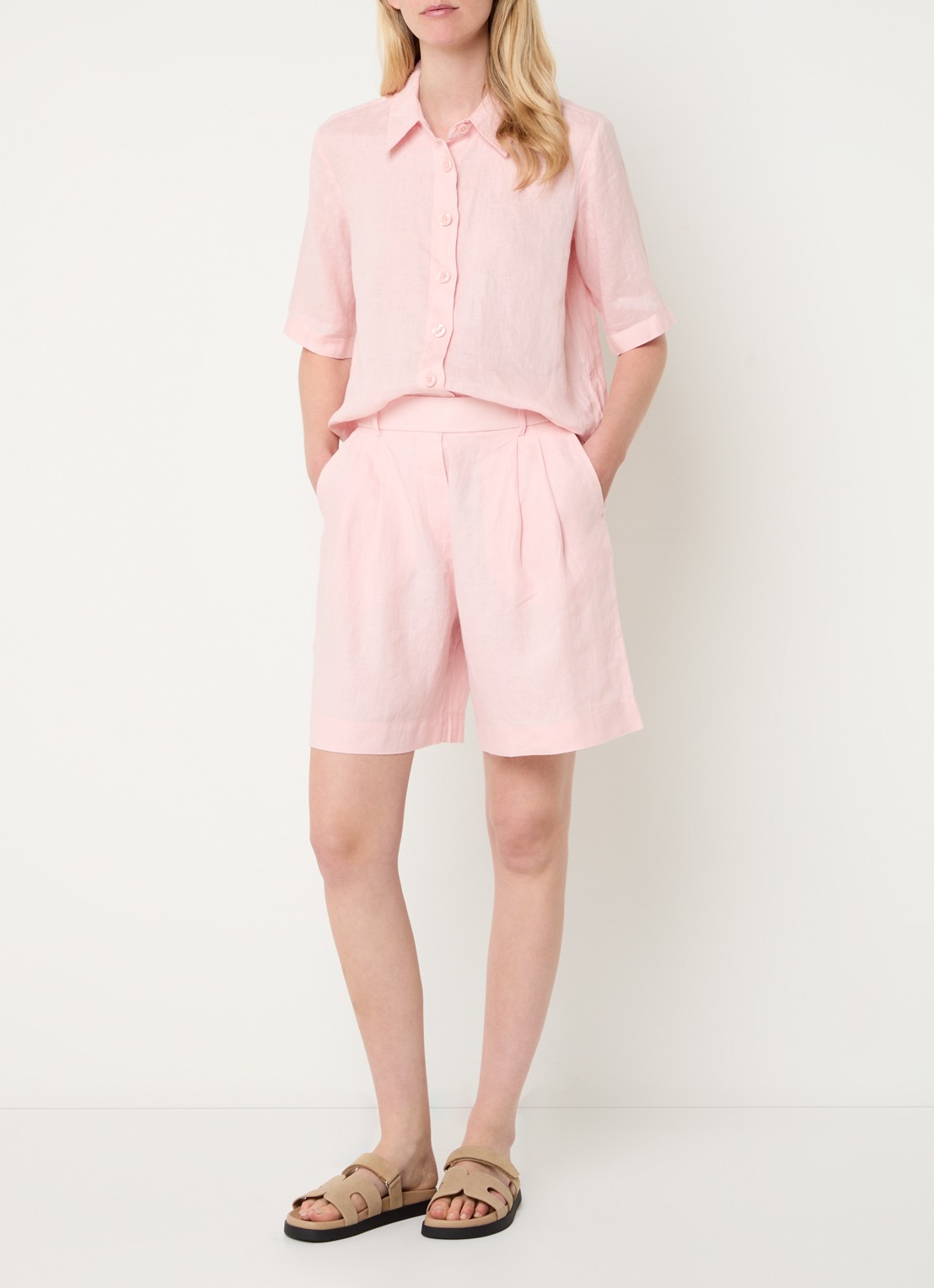 Benetton Bermuda high waist loose fit korte broek van linnen - voorkant 4 lichtroze