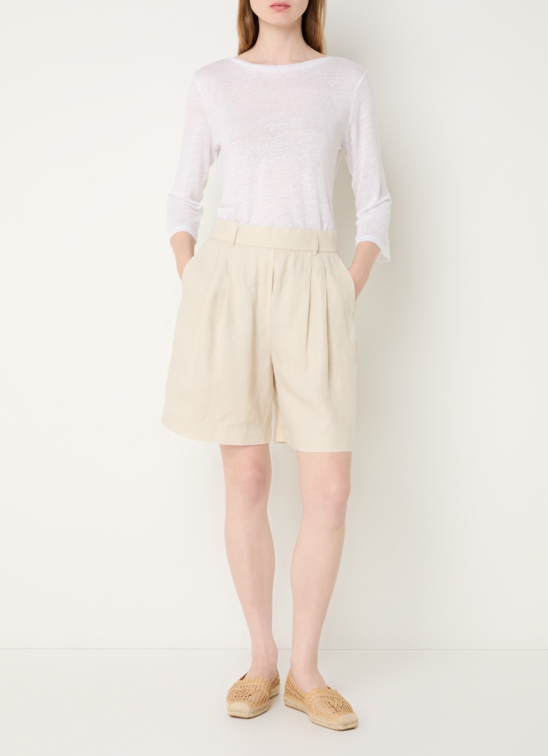 Benetton Bermuda high waist loose fit korte broek van linnen - voorkant 2 zand