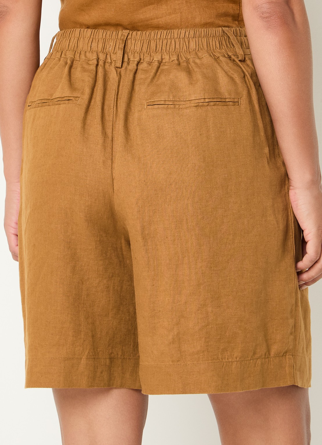 Benetton Bermuda high waist loose fit korte broek van linnen - achterkant 3 camel
