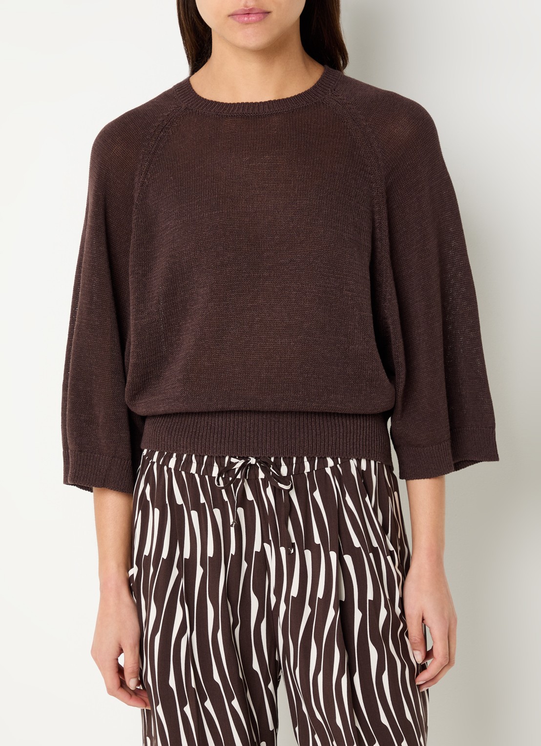 Benetton Fijngebreide pullover in linnenblend met ronde hals - detail 4 bruin