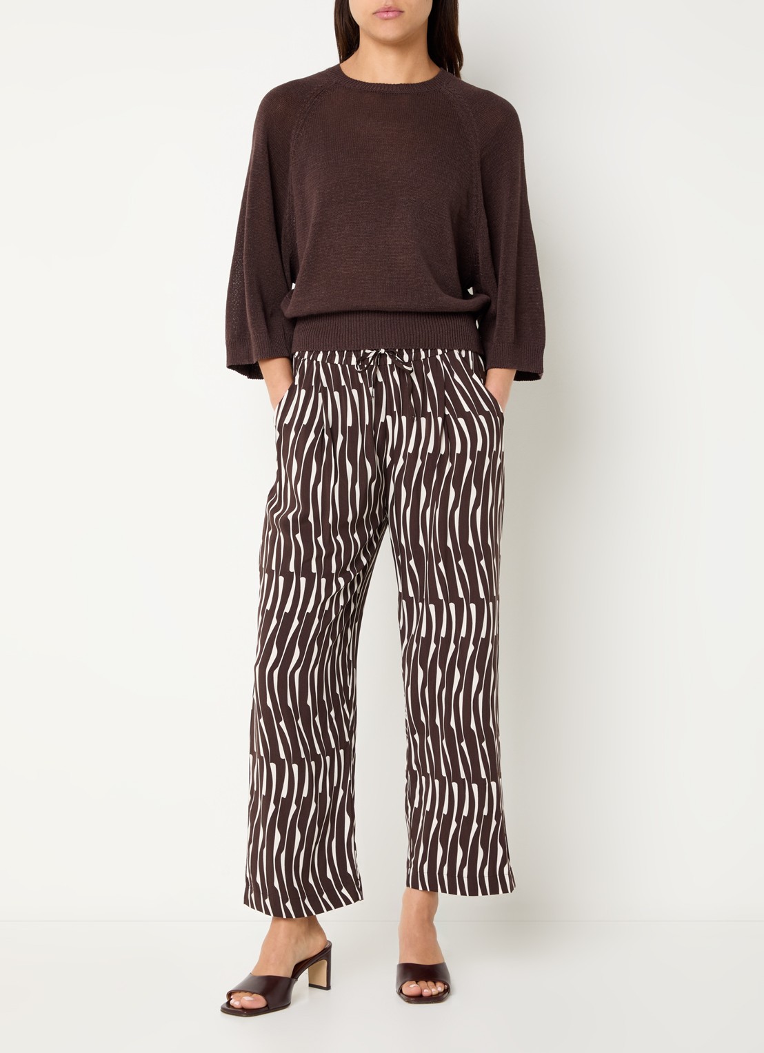 Benetton Fijngebreide pullover in linnenblend met ronde hals - voorkant 2 bruin