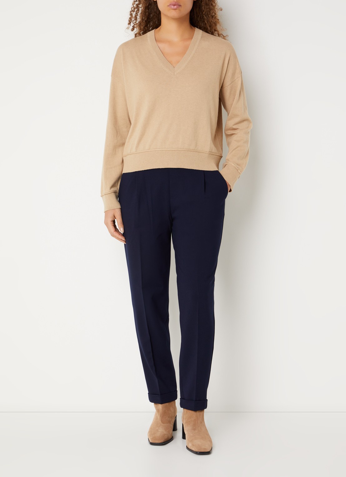 Benetton Fijngebreide pullover in wolblend met V-hals - voorkant 3 camel
