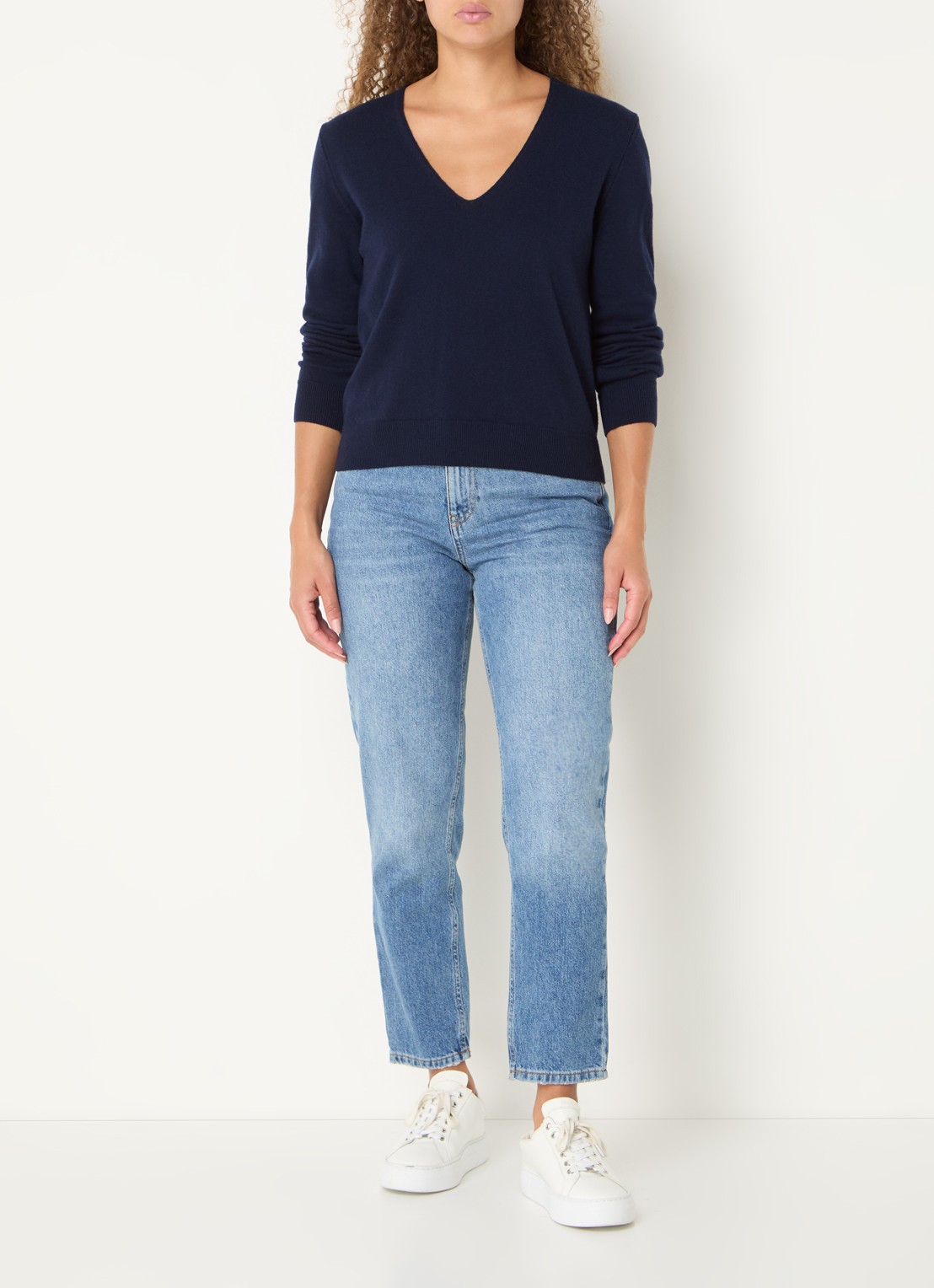 Benetton Fijngebreide pullover van scheerwol met V-hals - voorkant 3 donkerblauw
