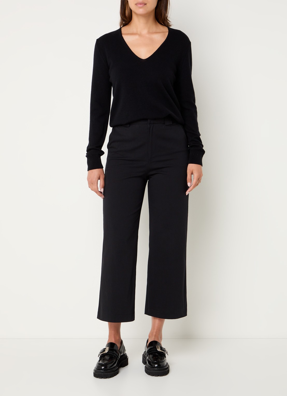 Benetton Fijngebreide pullover van scheerwol met V-hals - voorkant 2 zwart