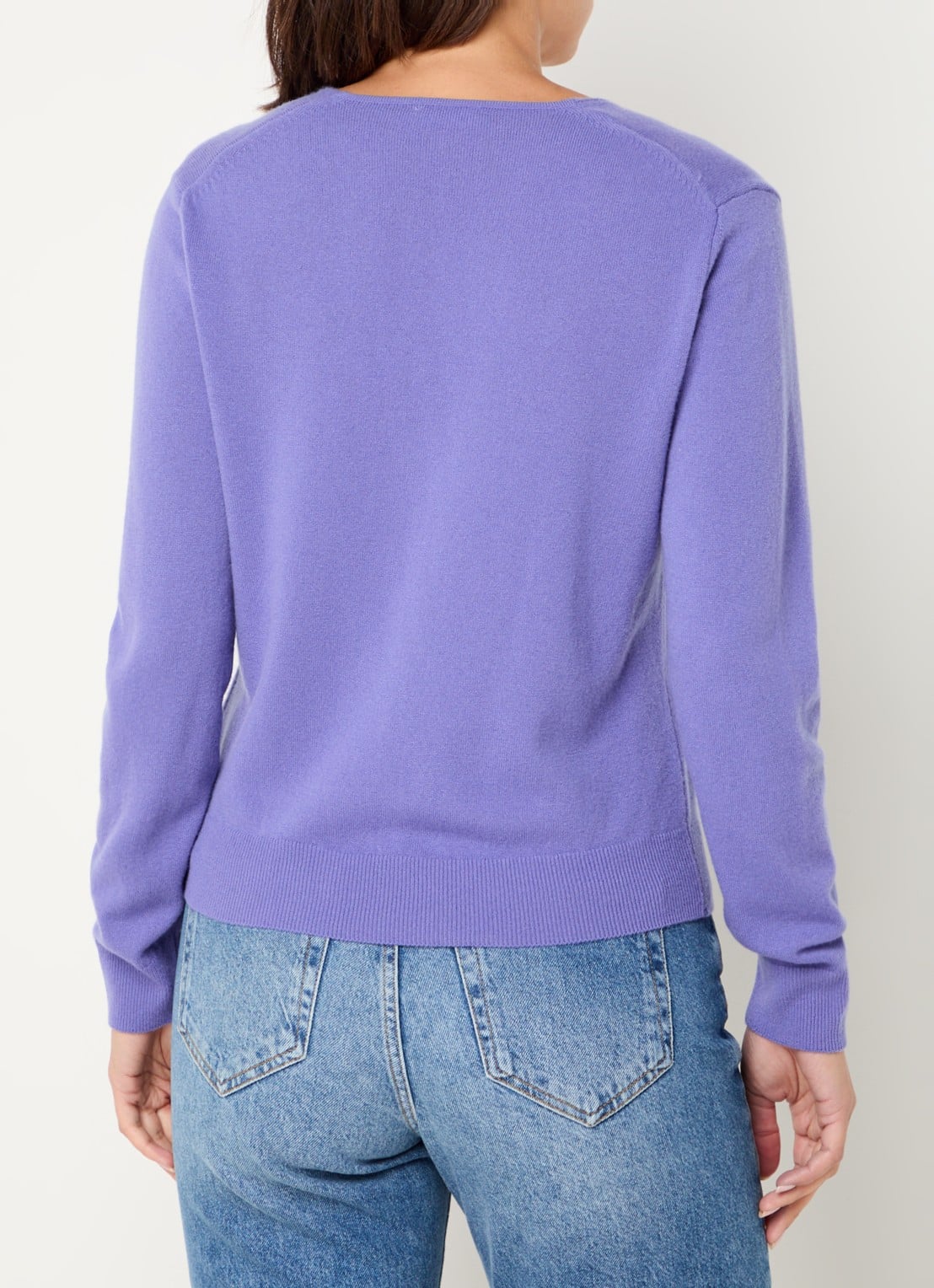 Benetton Fijngebreide pullover van scheerwol met V-hals - achterkant lavendel