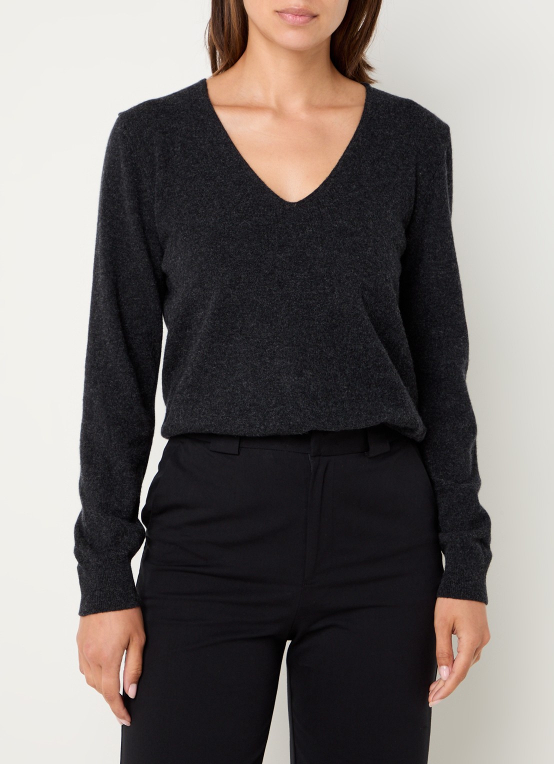 Benetton Fijngebreide pullover van scheerwol met V-hals - detail antraciet