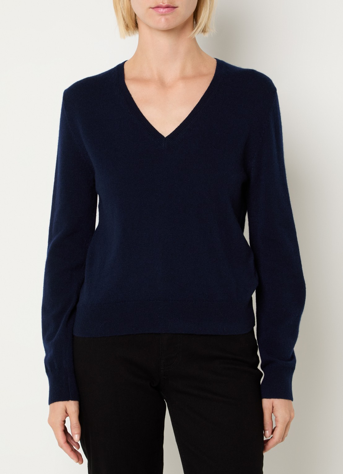 Benetton Fijngebreide trui van wol met V-hals - detail 4 donkerblauw