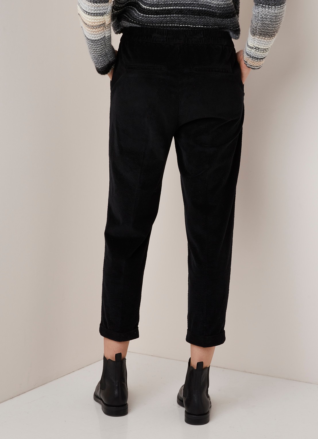 Benetton High waist tapered cropped pantalon van corduroy - achterkant zwart