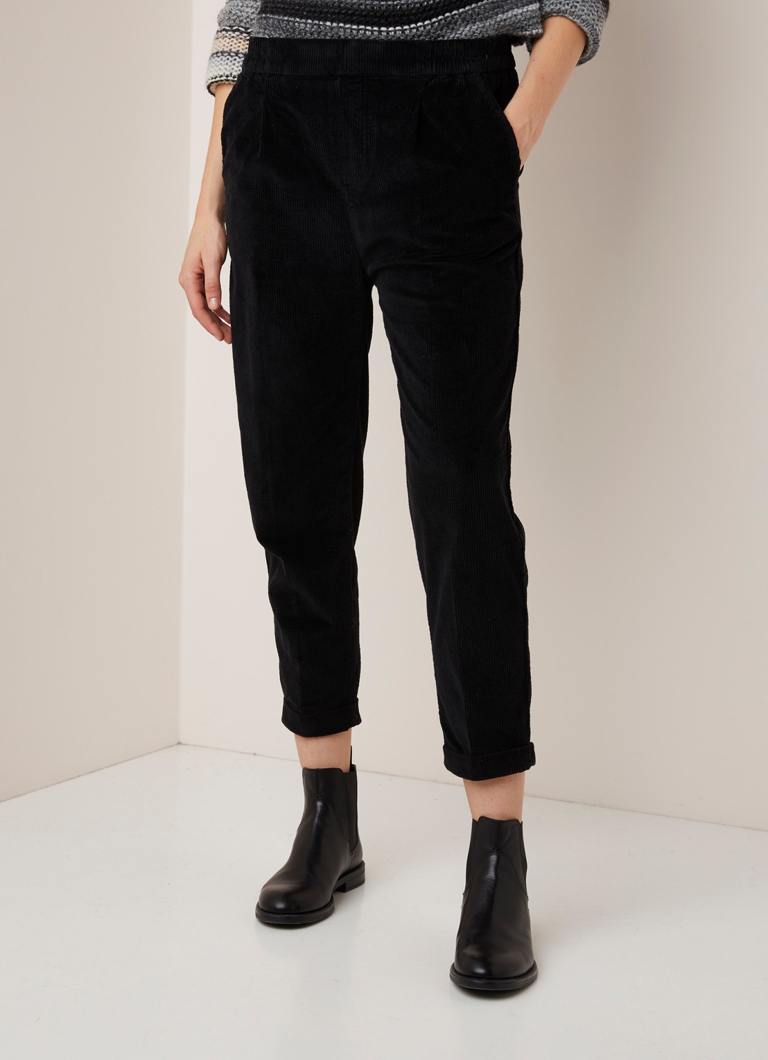Benetton High waist tapered cropped pantalon van corduroy - detail 4 zwart