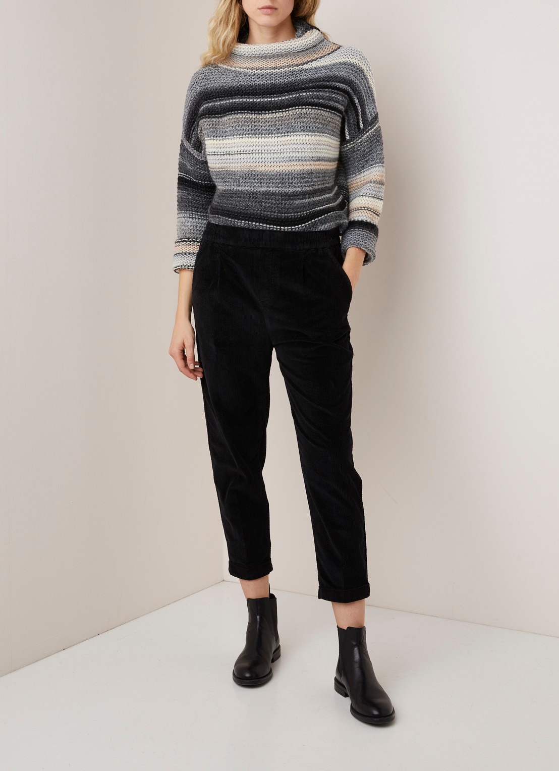 Benetton High waist tapered cropped pantalon van corduroy - voorkant 3 zwart