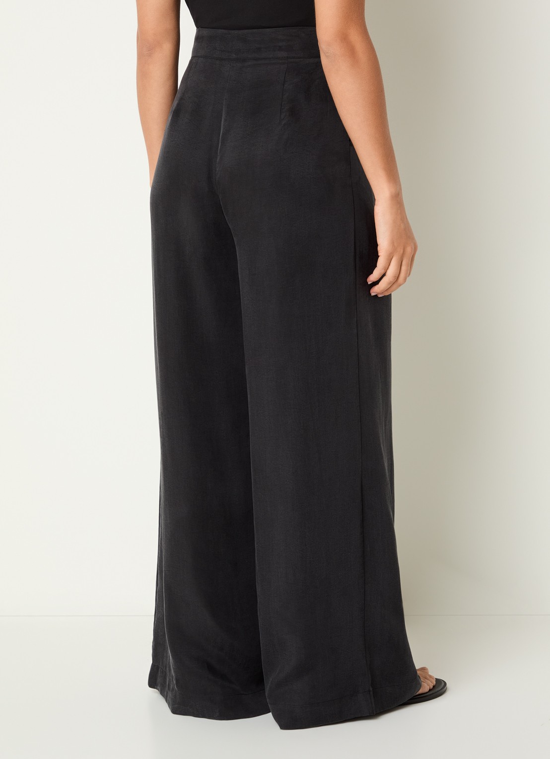 Benetton High waist wide fit pantalon met glanzende finish - achterkant zwart