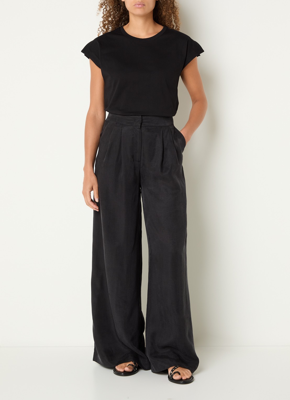 Benetton High waist wide fit pantalon met glanzende finish - voorkant 4 zwart