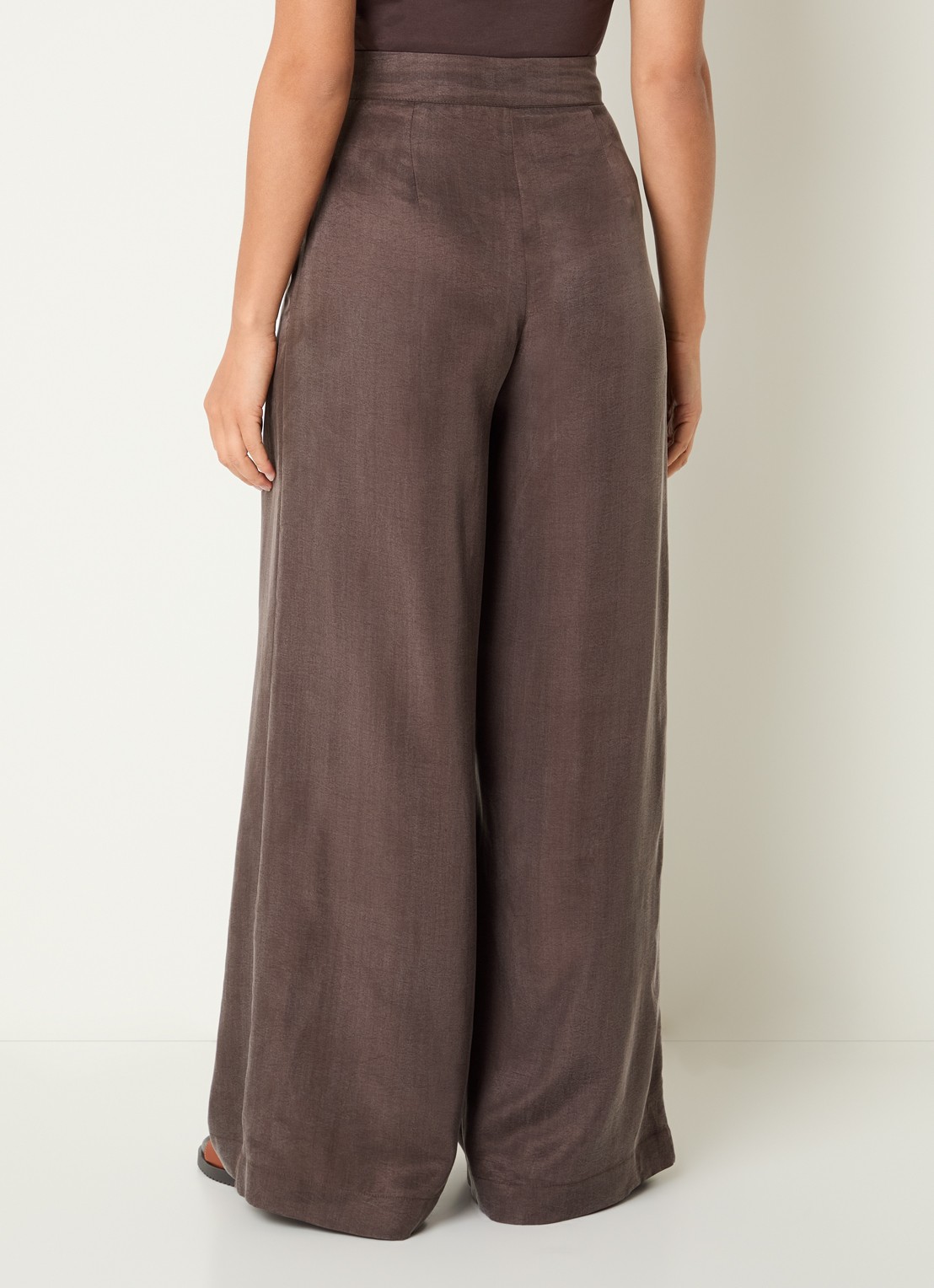 Benetton High waist wide fit pantalon met glanzende finish - achterkant 4 kastanjebruin