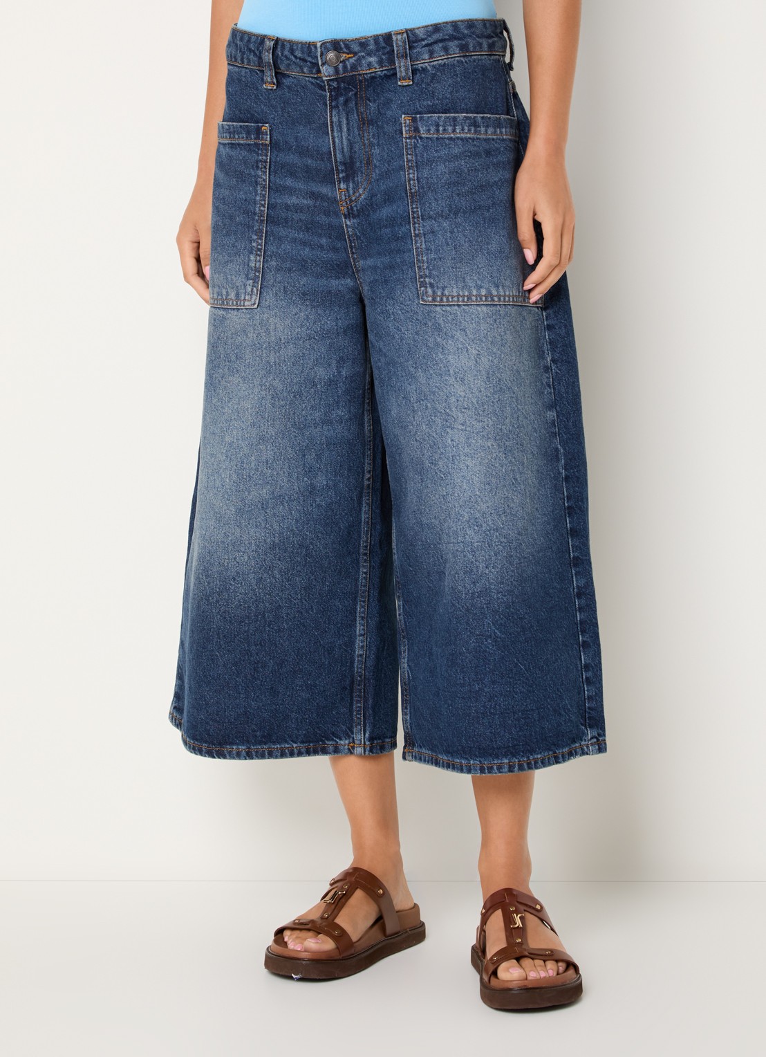 Benetton Low waist wide leg jeans met donkere wassing en opgestikte zakken - detail jeans