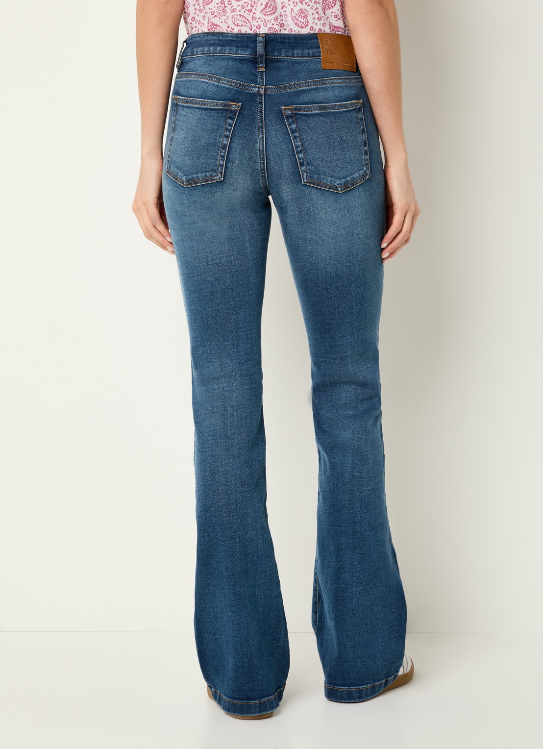 Benetton Mid waist flared jeans met medium wassing - achterkant 5 indigo