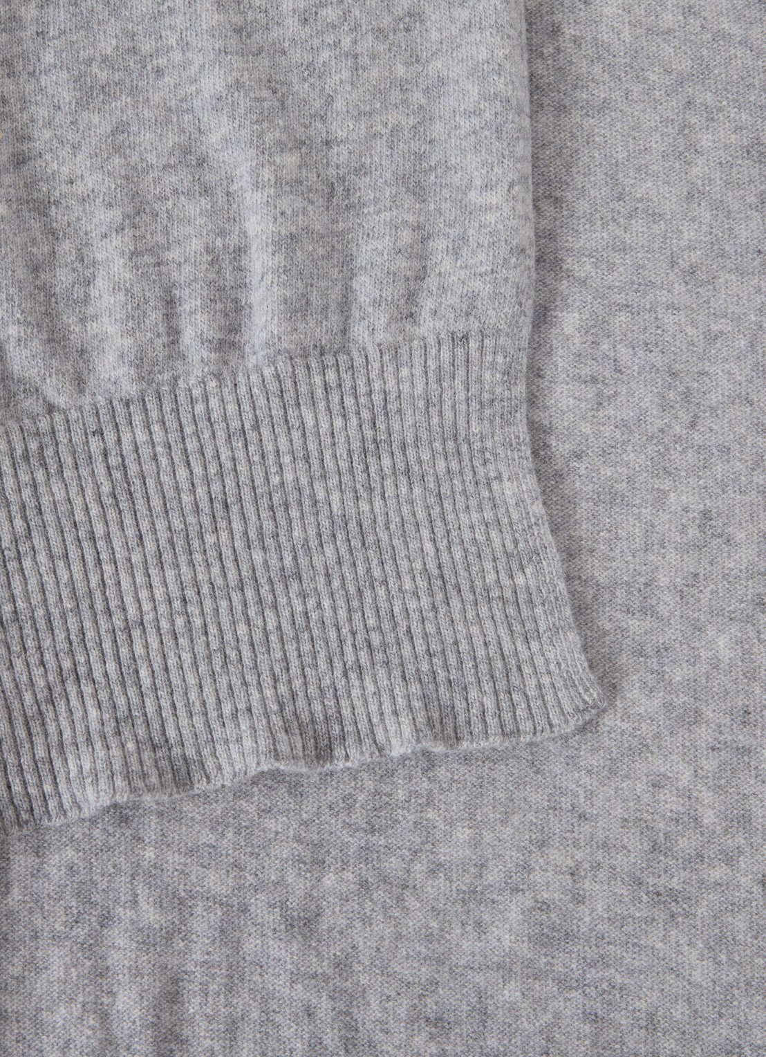 Benetton Sjaal van scheerwol 190 x 30 cm - detail 2 grijsmele