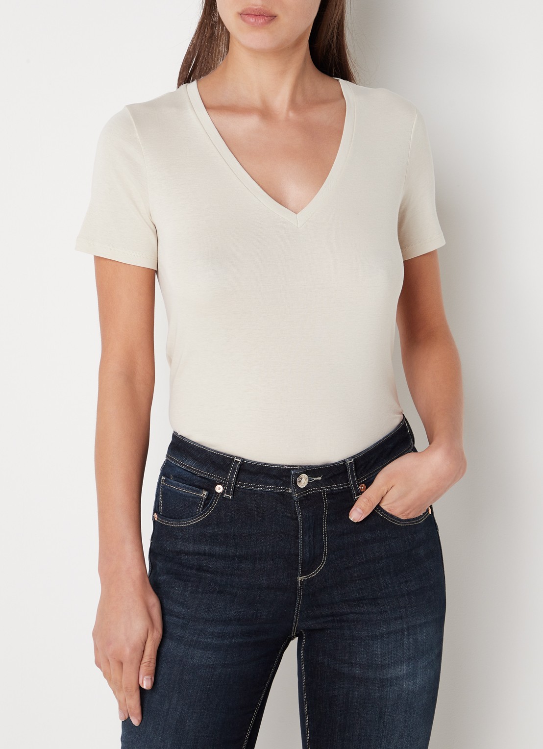 Benetton T-shirt van katoen met V-hals - detail 4 zand