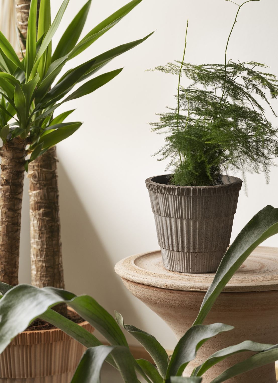 Bergs Potter Atlas Raw bloempot voor binnen Ø 16 cm - voorkant 2 grijs