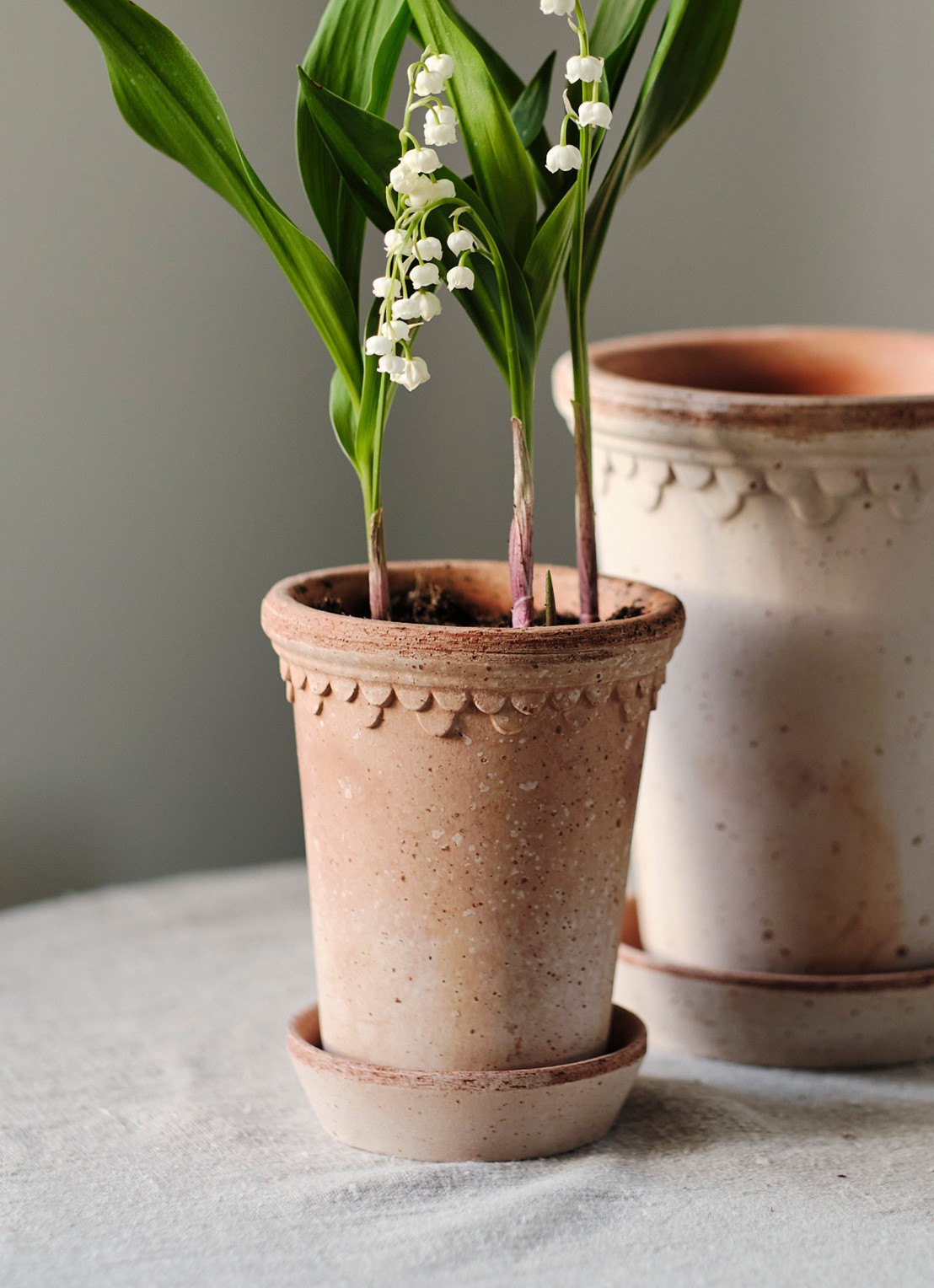 Bergs Potter Københavner bloempot voor binnen en buiten Ø10 cm - voorkant 2 donkerbeige