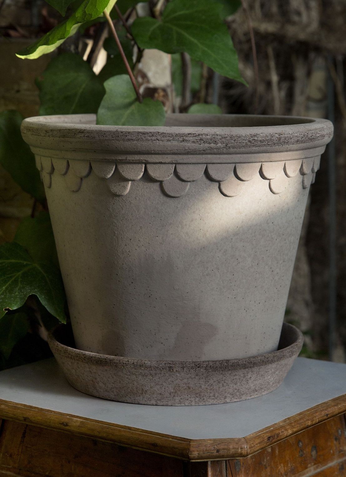 Bergs Potter Københavner Raw bloempot voor binnen Ø16 cm - voorkant 4 grijs