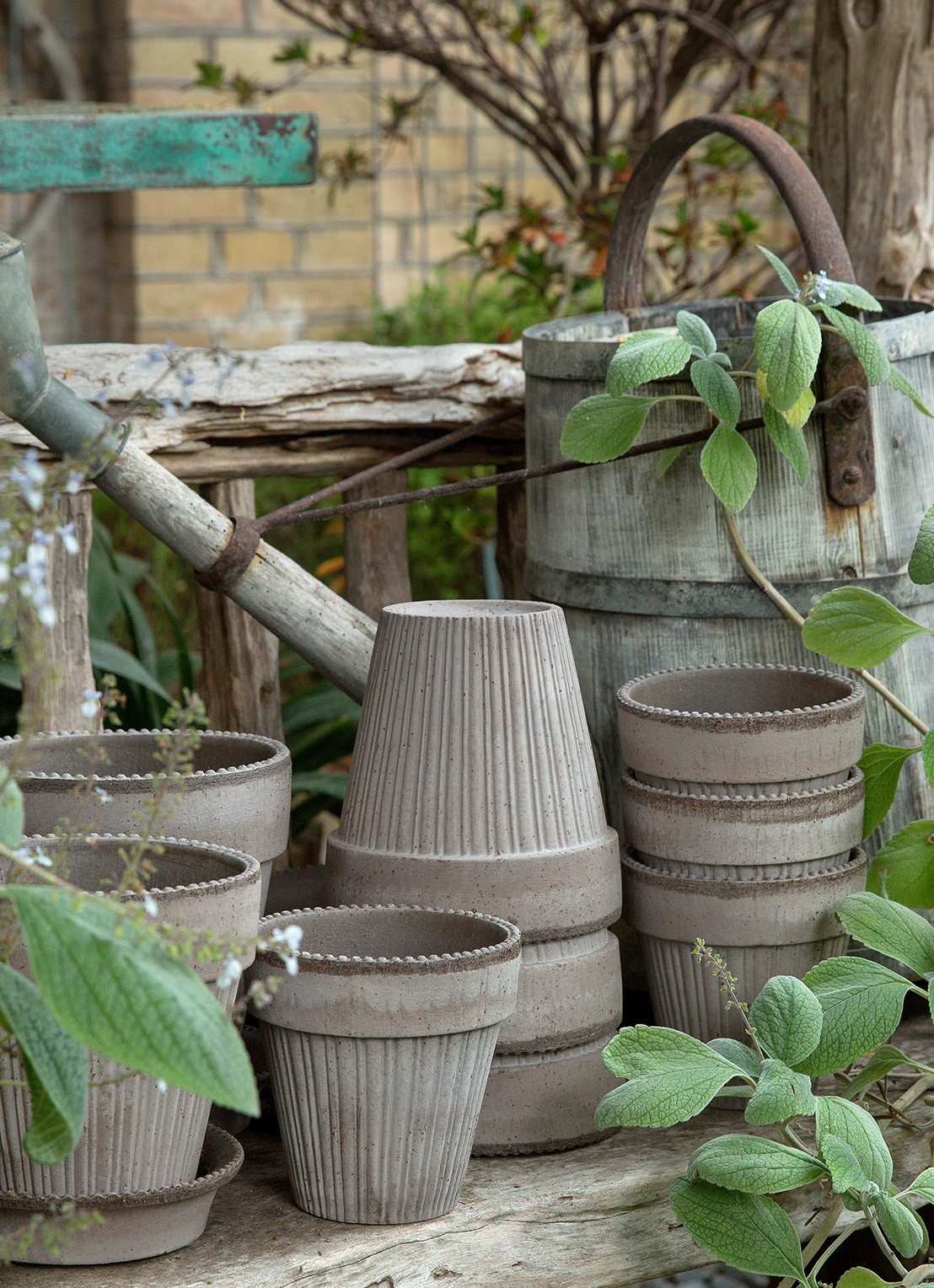 Bergs Potter Simona Raw bloempot voor binnen Ø12 cm - voorkant 2 grijs