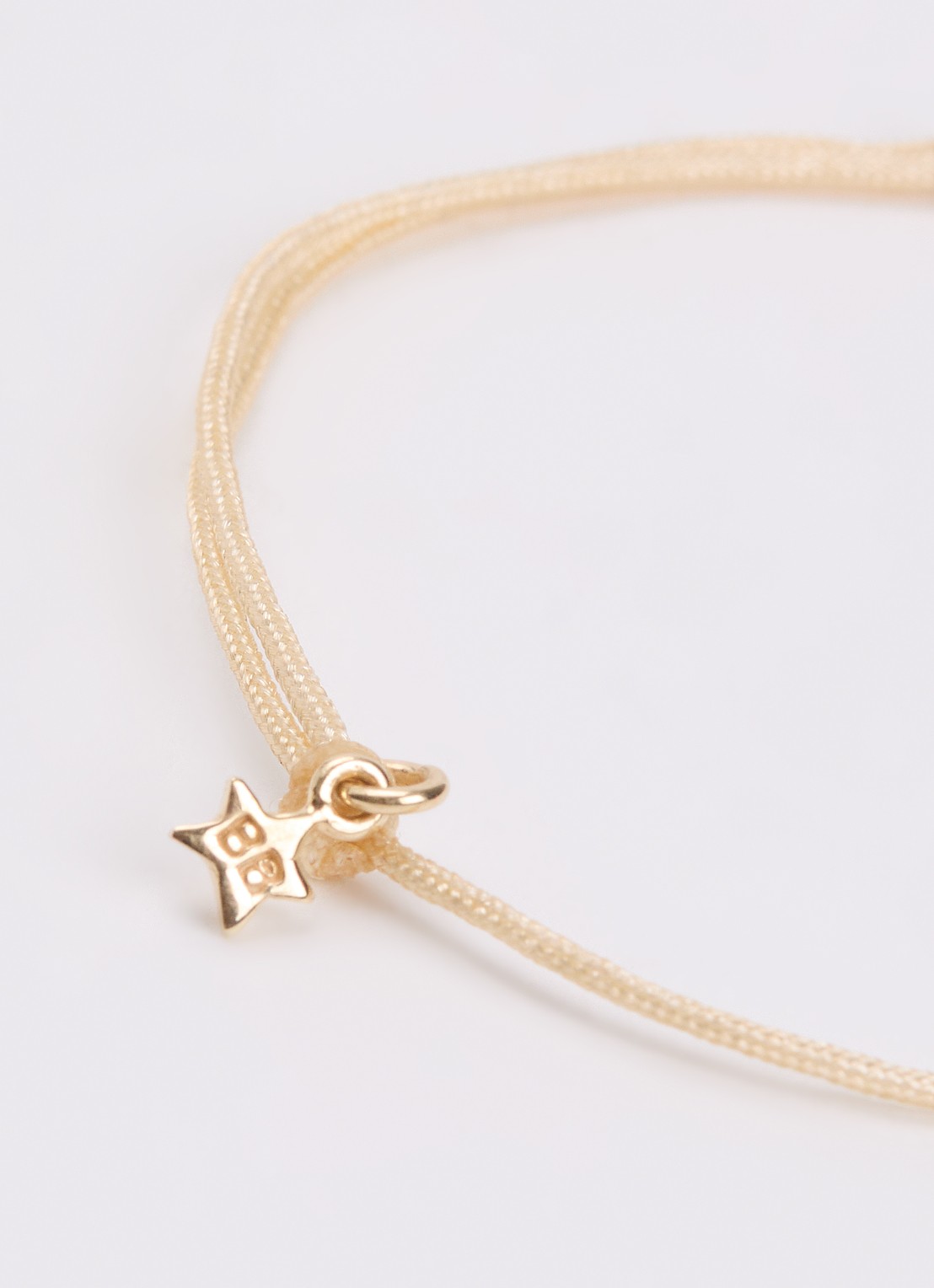 Bibi Camille Mini Butterfly armband met bedel - detail 2 beige