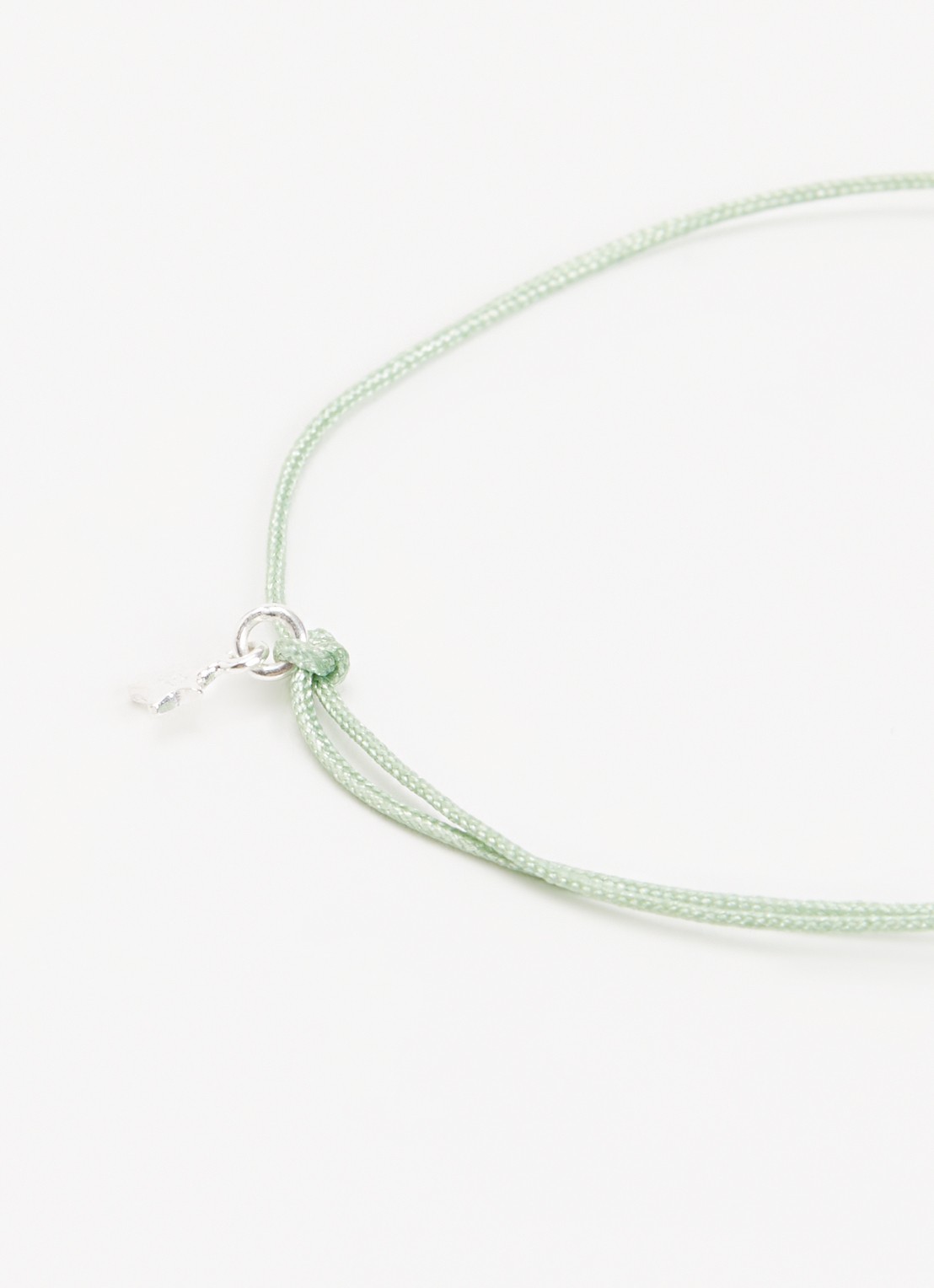 Bibi Camille Mini Flower Rope armband met bedel - detail mosgroen