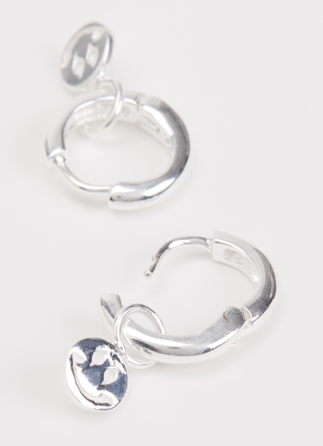 Bibi Camille Oorringen van zilver - detail zilver