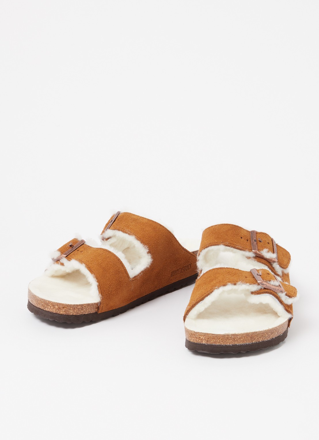 Birkenstock Arizona slipper met voering van lamswol - detail 2 cognac