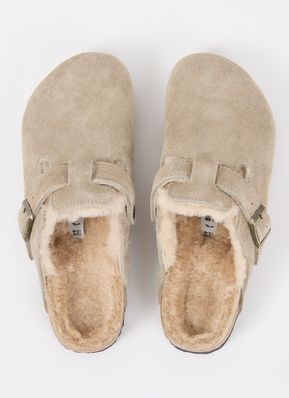 Birkenstock Boston clog van suède met lamswol - detail 4 taupe