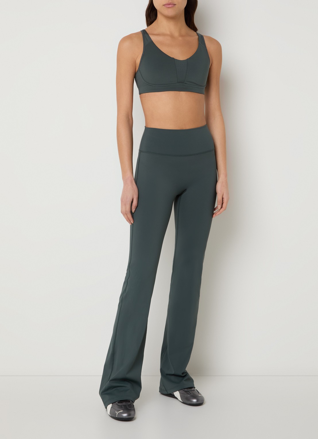 Björn Borg Sport bh met medium support - voorkant 2 bronsgroen