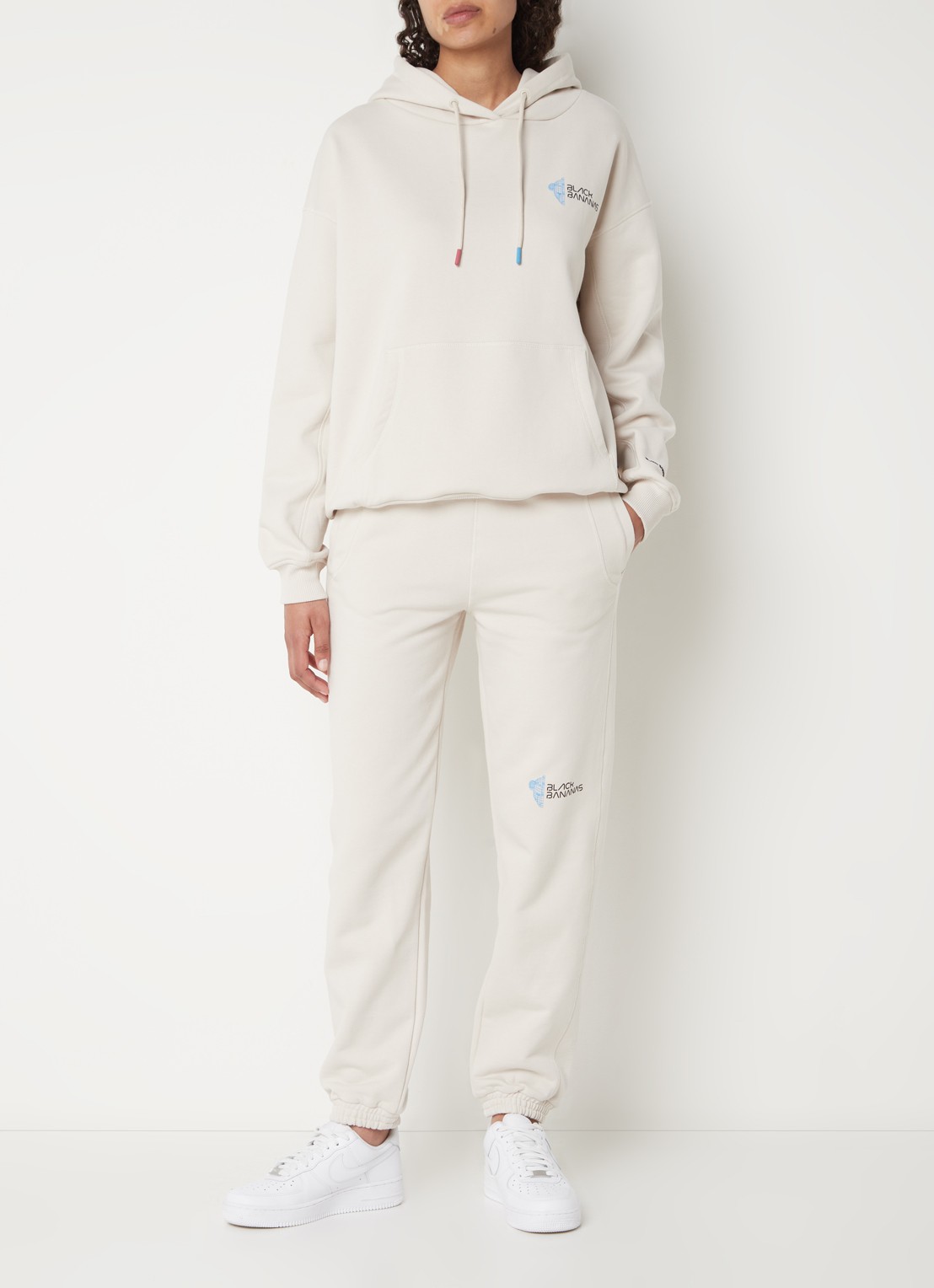 Black Bananas Eclipse hoodie met logo - voorkant 2 zand