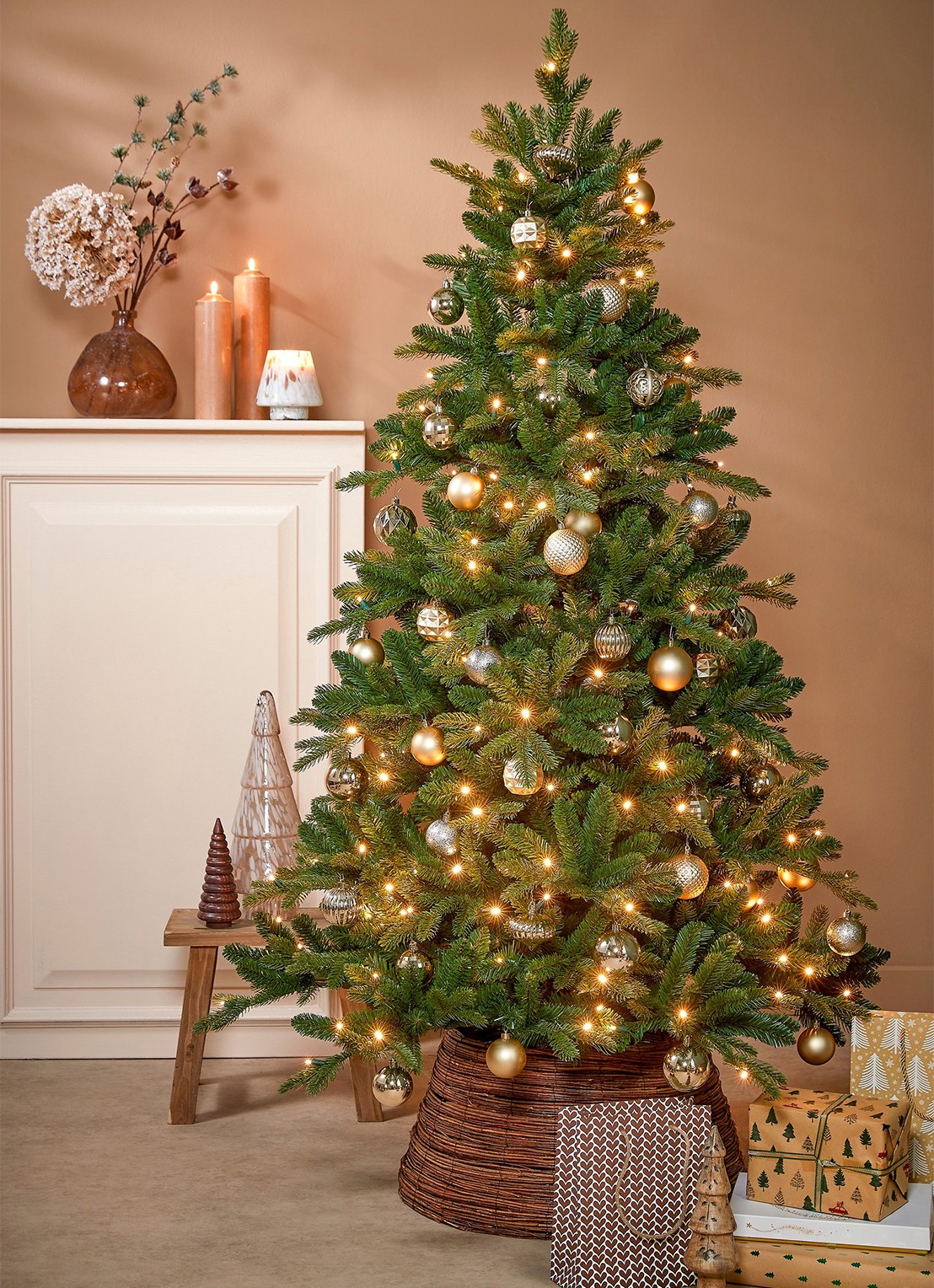 Black box Brampton kunstkerstboom met LED verlichting 185 cm - voorkant 4 groen
