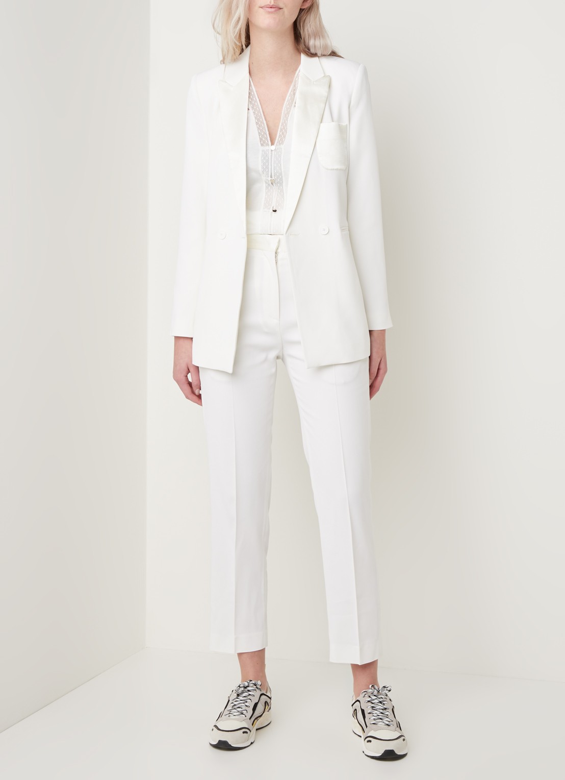 Blazer in wolblend contrast van satijn - voorkant 3 gebroken wit