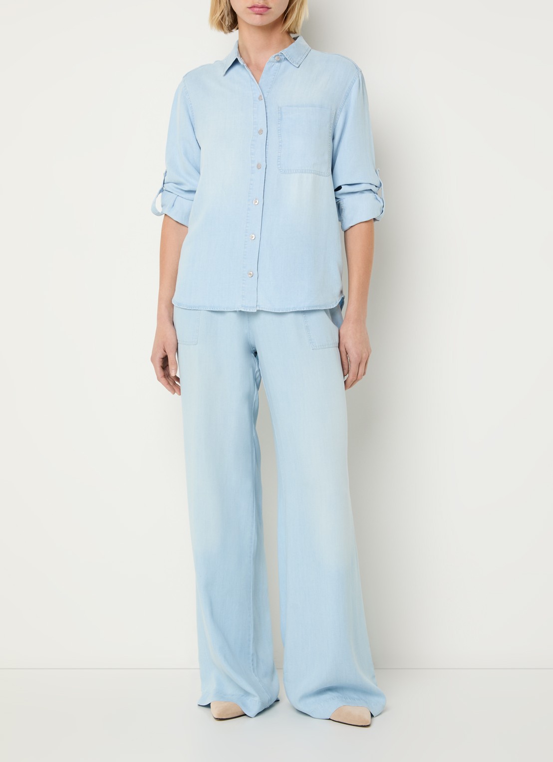 BLLMR Bodi blouse met borstzak - voorkant 4 lichtblauw