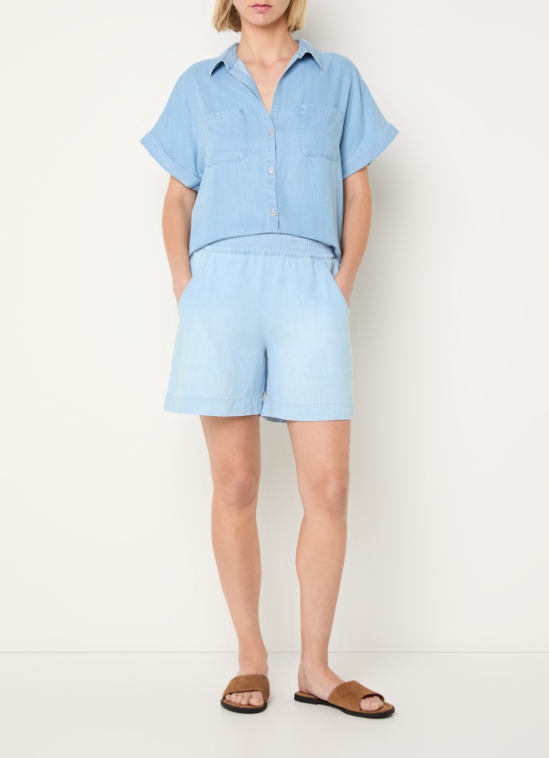 BLLMR Evy mid waist straight fit korte broek in linnenblend - voorkant 2 lichtblauw