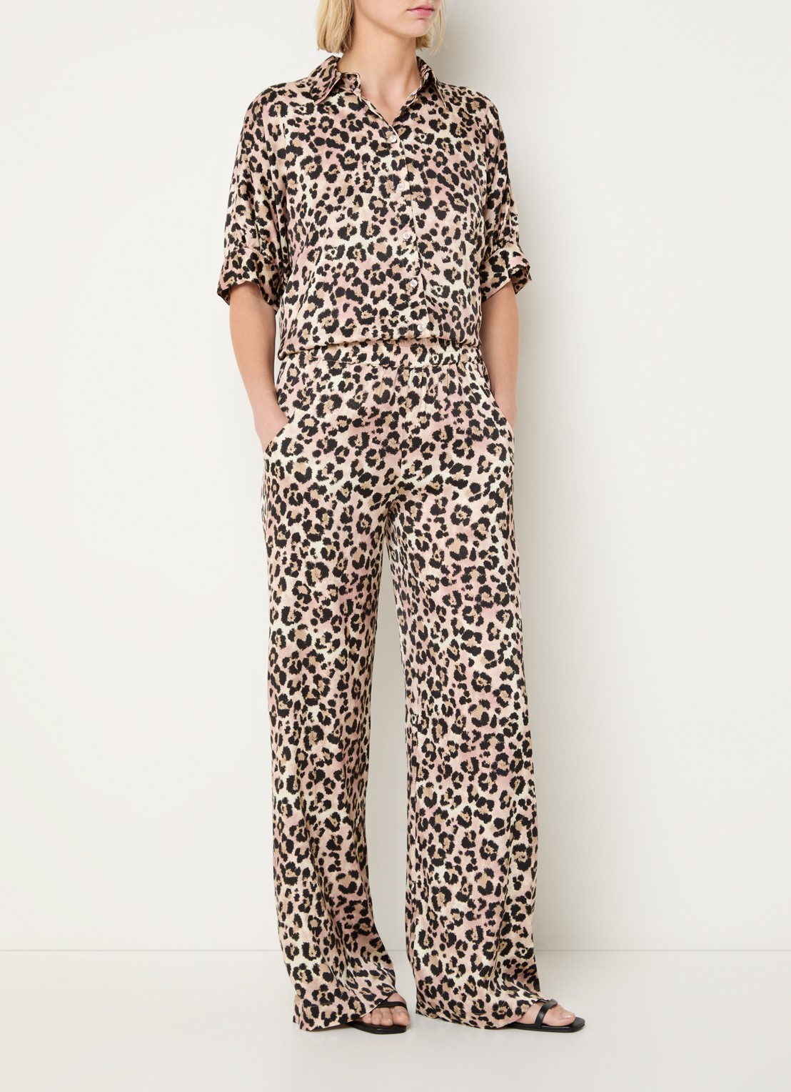 BLLMR Harper high waist loose fit pantalon met panterprint en steekzakken - voorkant 2 lichtbruin