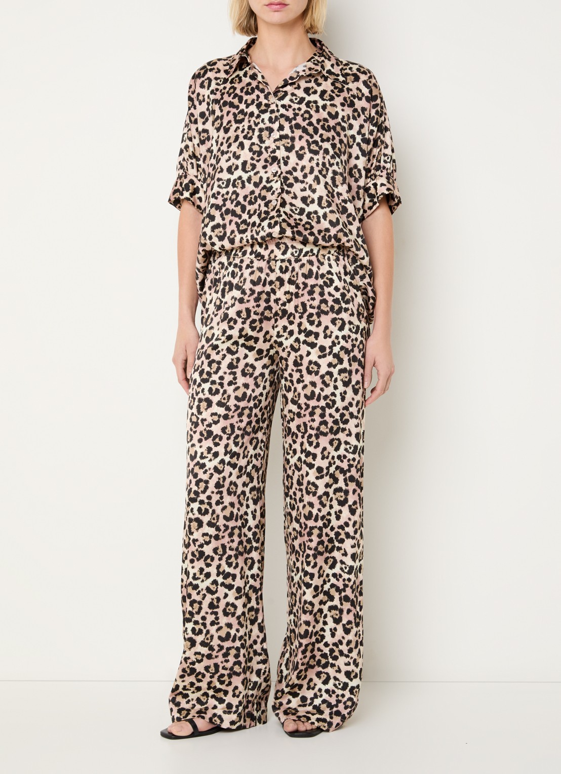 BLLMR Marina blouse met panterprint - voorkant 2 lichtbruin