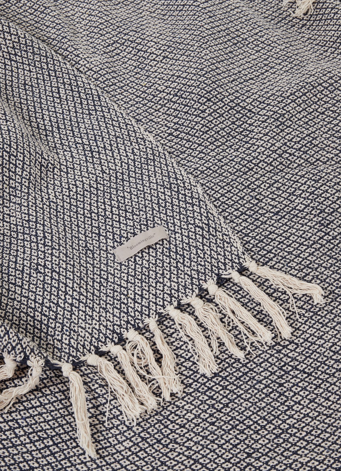 Bloomingville Barry plaid van  katoenblend 160 x 130 cm - detail 3 donkerblauw