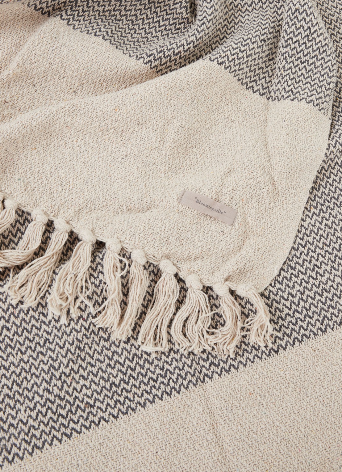 Bloomingville Sefanit plaid 160 x 130 cm - detail beige