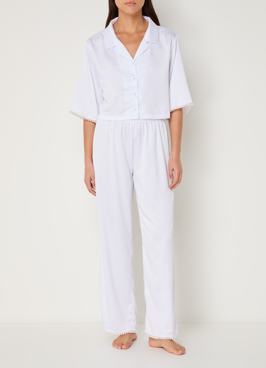 Bluebella Pyjamatop van satijn met imitatieparels - voorkant 2 wit