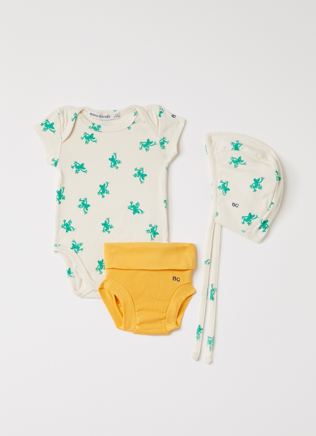 BOBO CHOSES Hopping Frog set van romper met muts en broek in giftbox 3-delig - voorkant 2 groen