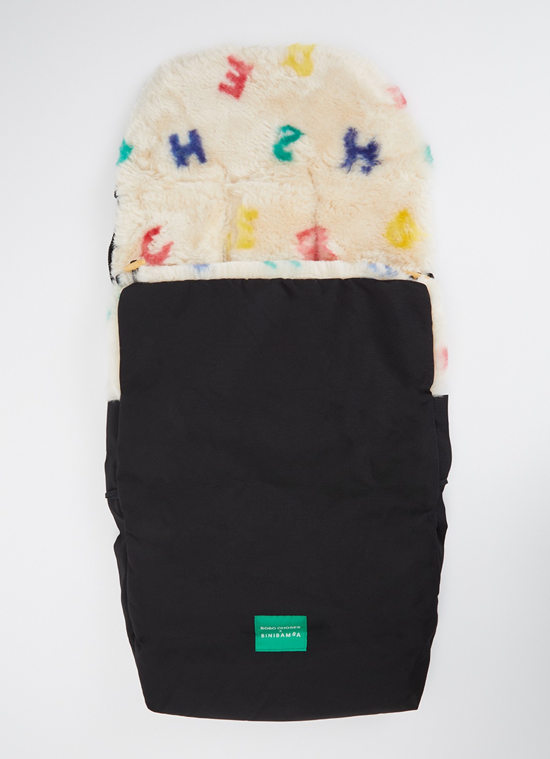 BOBO CHOSES Letterland PuffMuff voetenzak 45 x 100 cm - voorkant 2 gebroken wit