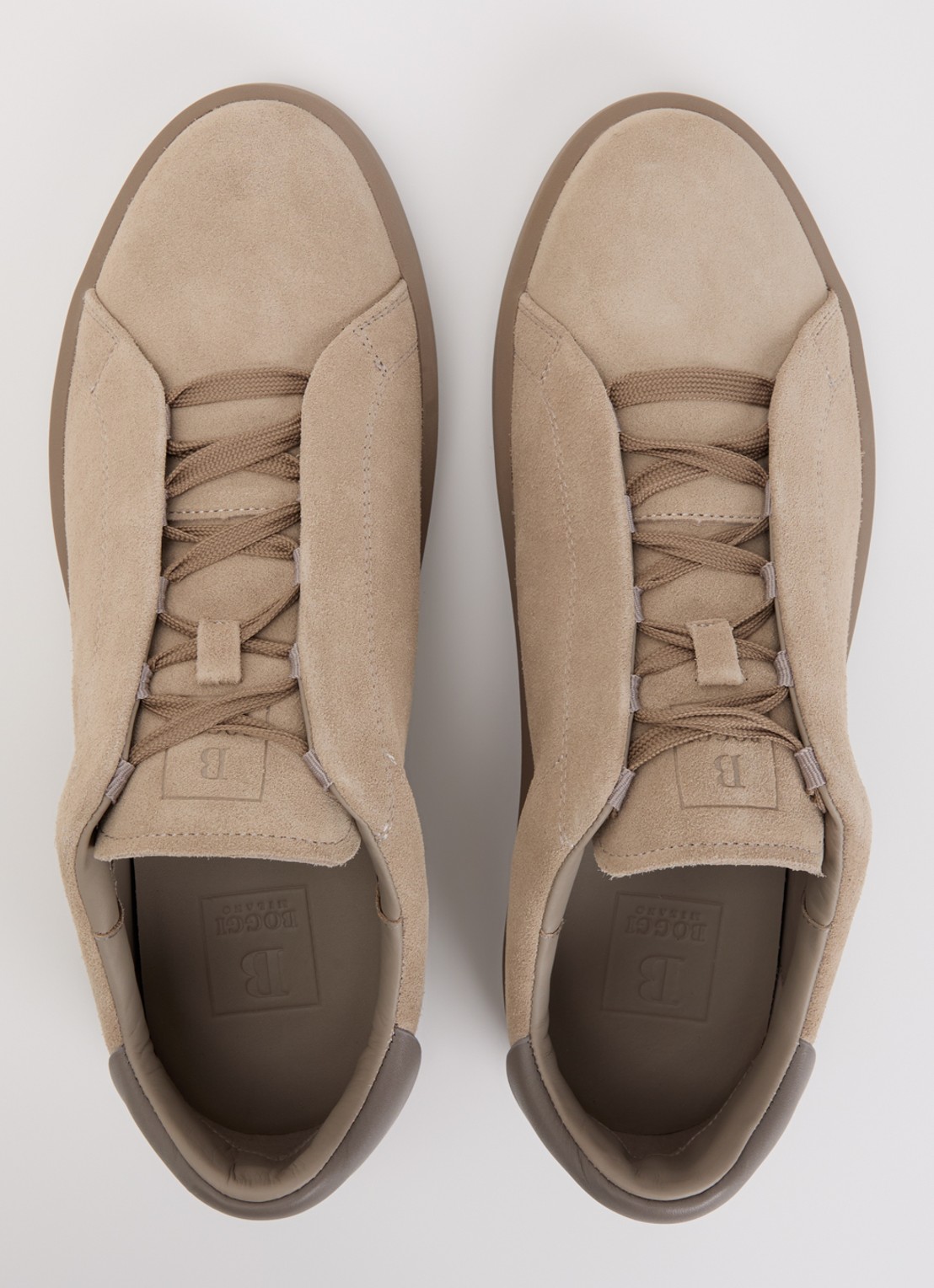 Boggi Milano Essence sneaker van suède met logo - detail 4 zand