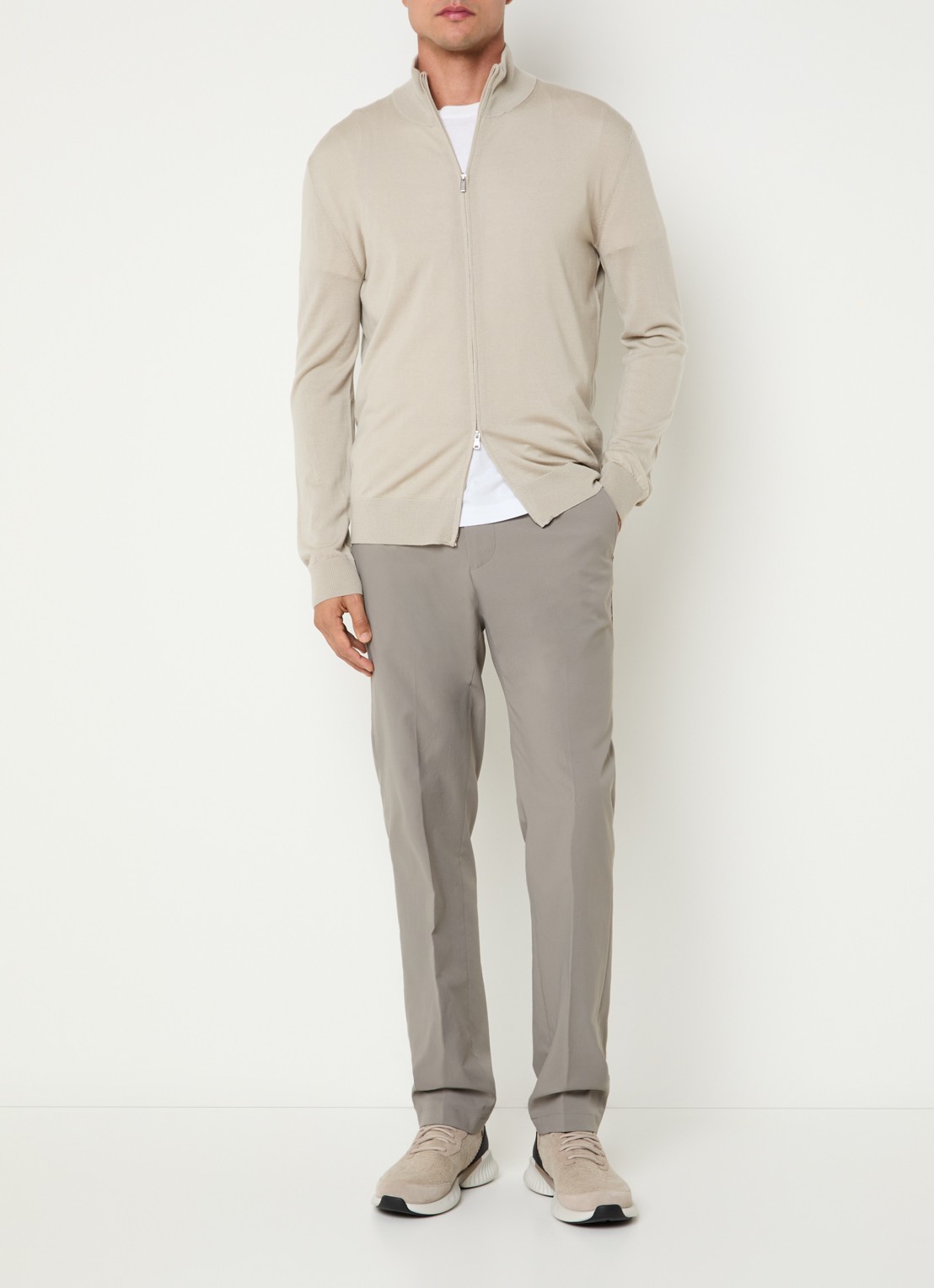 Boggi Milano Fijngebreid vest van wol met opstaande kraag - voorkant 3 beige